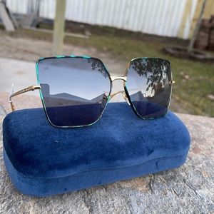 GUCCI 61mm Oversized Sunglasses